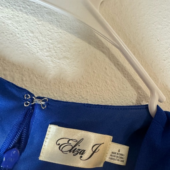 Eliza J dress 🛍 - Picture 2 of 3